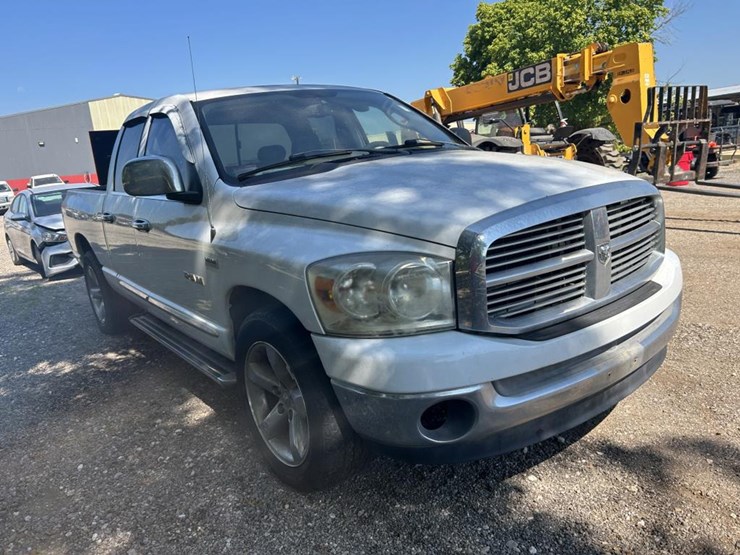2008-dodge-ram-1500-image-3