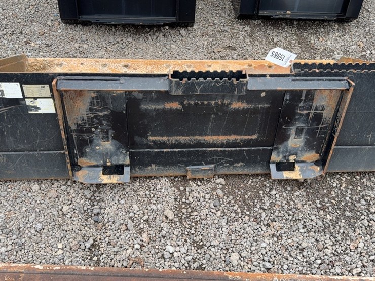 #2058-•-cat-72"-skid-steer-smooth-bucket-image-3