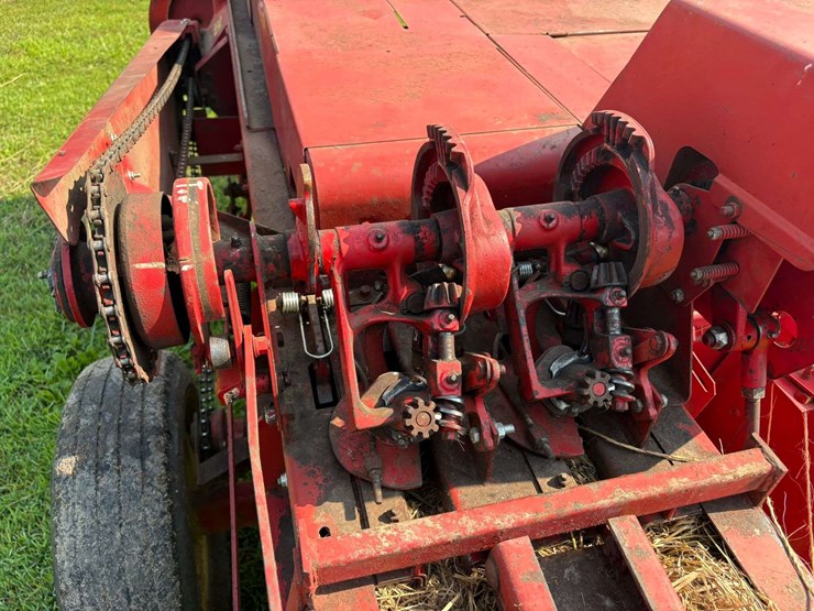 new-holland-273-image-16