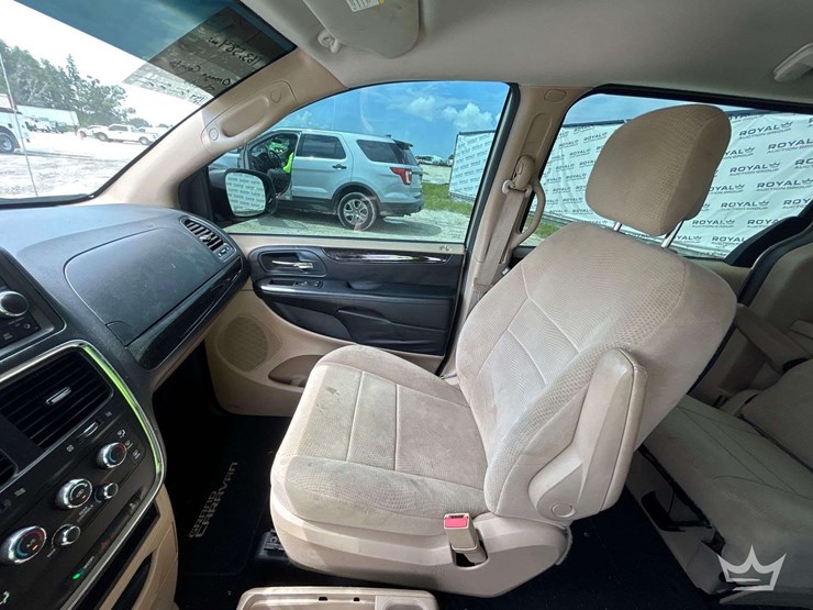 2013-dodge-grand-caravan-image-22