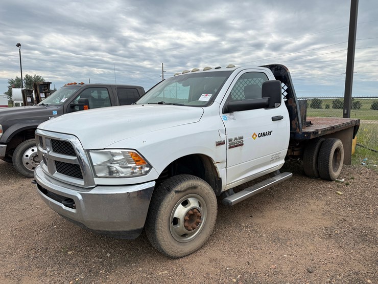 2015-dodge-ram-3500-image-2