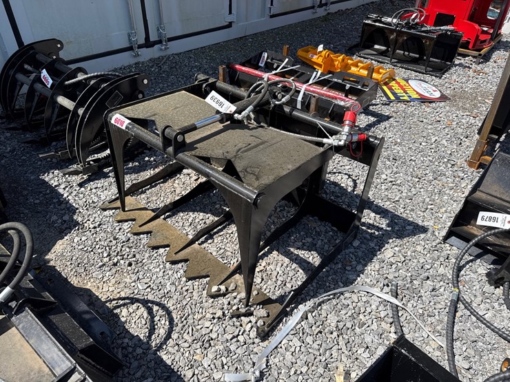 #6010-•-44"-dingo-skeleton-grapple-image-2