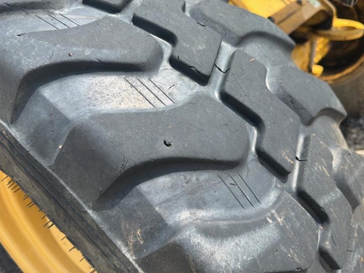 2015-caterpillar-908h2-image-24