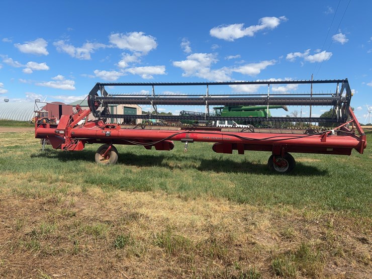2004-case-ih-8220-image-10