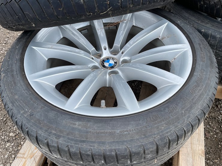 #4561-•-(4)-bmw-5-bolt-rims-with-tires-image-21