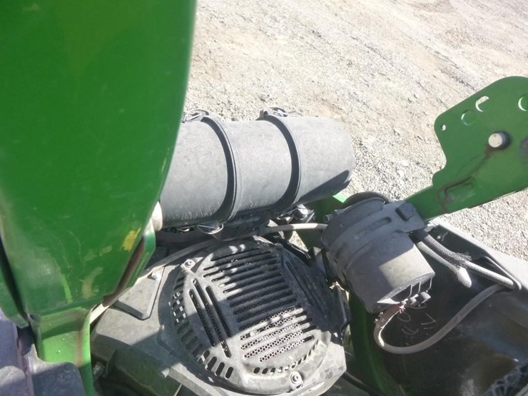 2021-john-deere-60-image-7