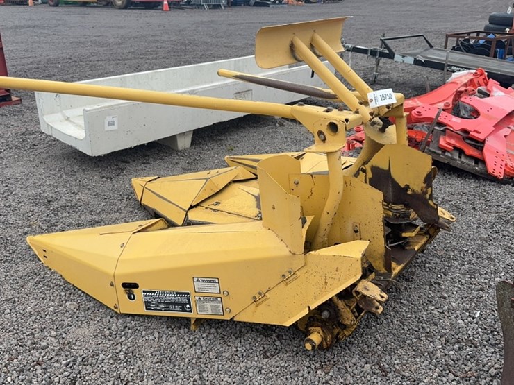 new-holland-824-image-4