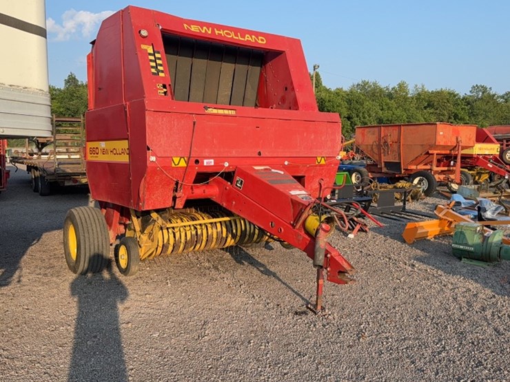 new-holland-660-image-3
