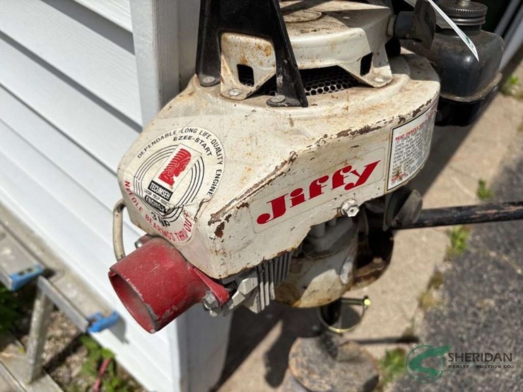jiffy-hole-digger-with-auger,-tecumseh-engine-image-3