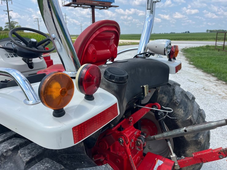 new-holland-boomer-8n-image-18