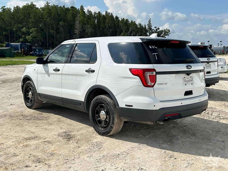 2016-ford-explorer-image-4