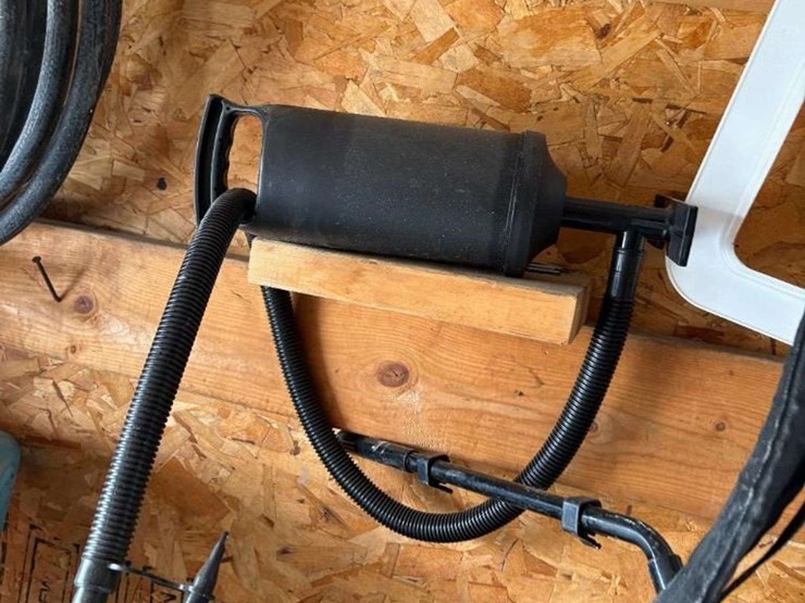 solo-backpack-sprayer,-garden-hose,-sprinkler-and-misc.-image-3