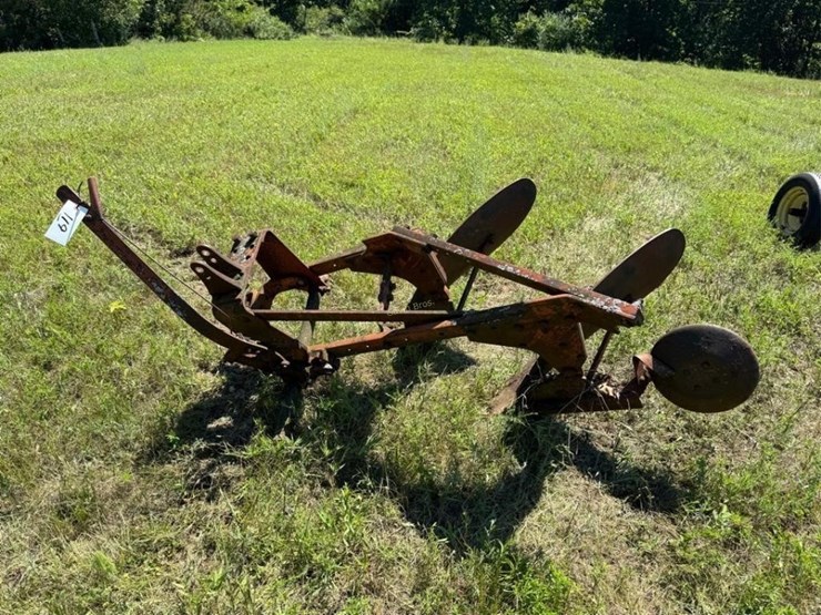 allis-chalmers-2-bottom-plow-image-3
