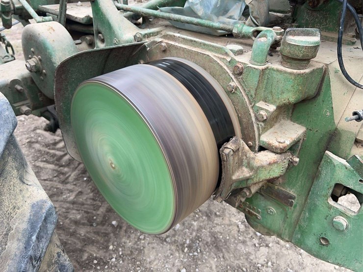 john-deere-70-image-24
