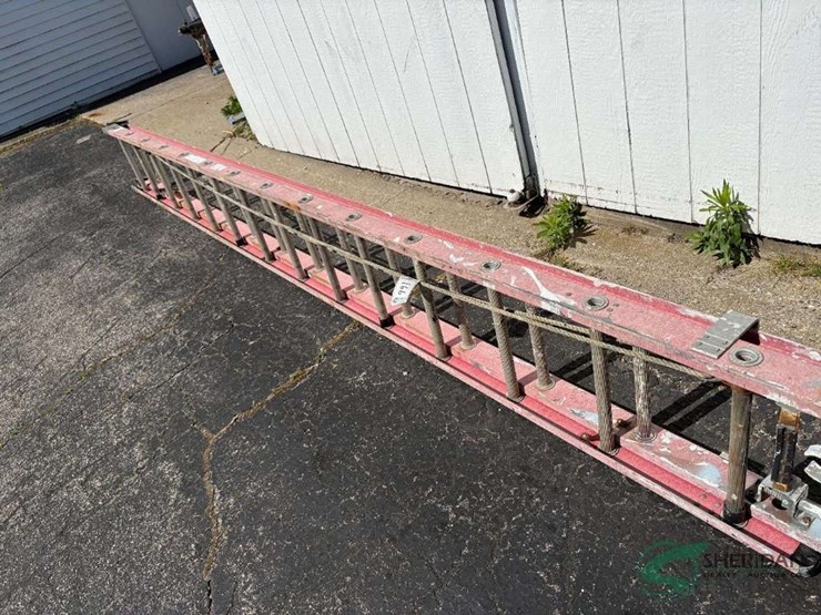 fiberglass-extension-ladder,-24-ft.-image-2