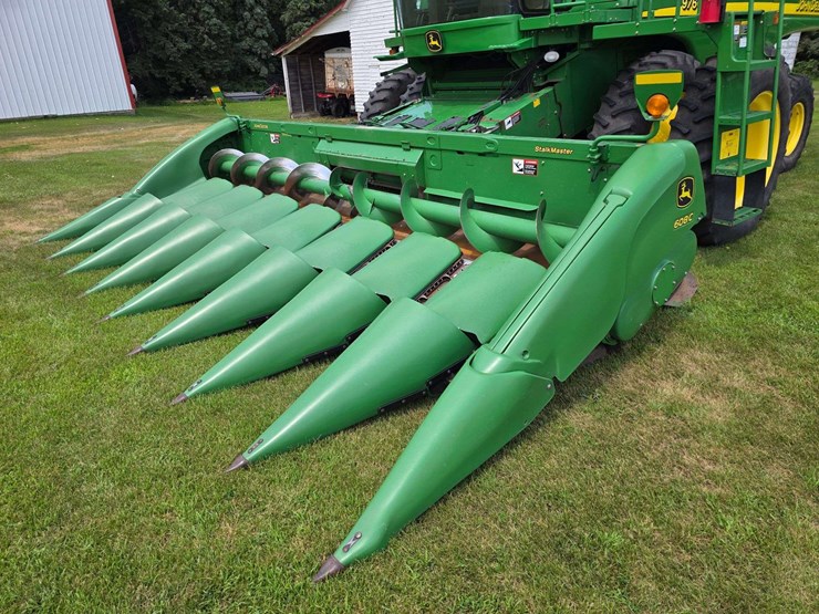 2013-john-deere-608c-image-1