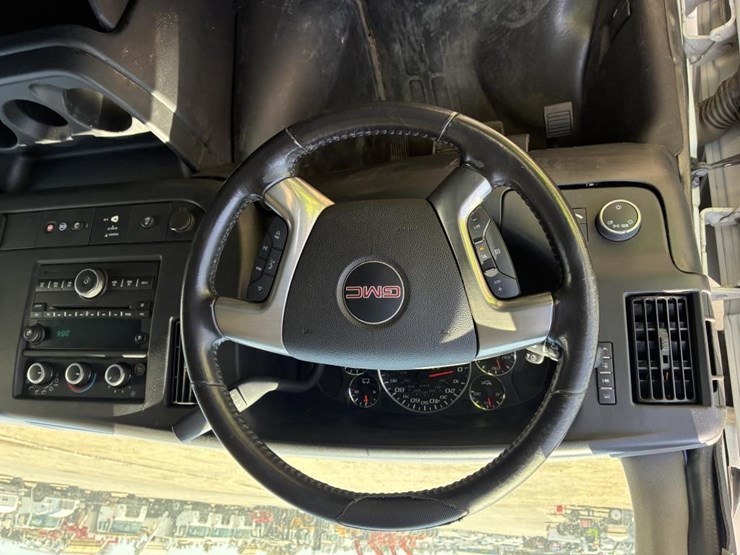 2015-gmc-savana-g2500-image-14