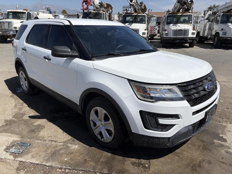2018-ford-explorer-image-2