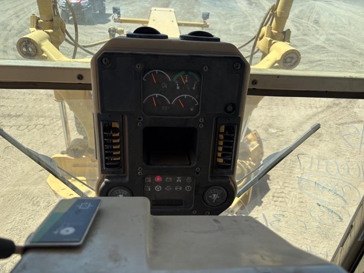 2005-caterpillar-143h-image-44