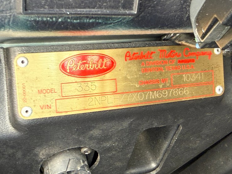 2007-peterbilt-335-image-37