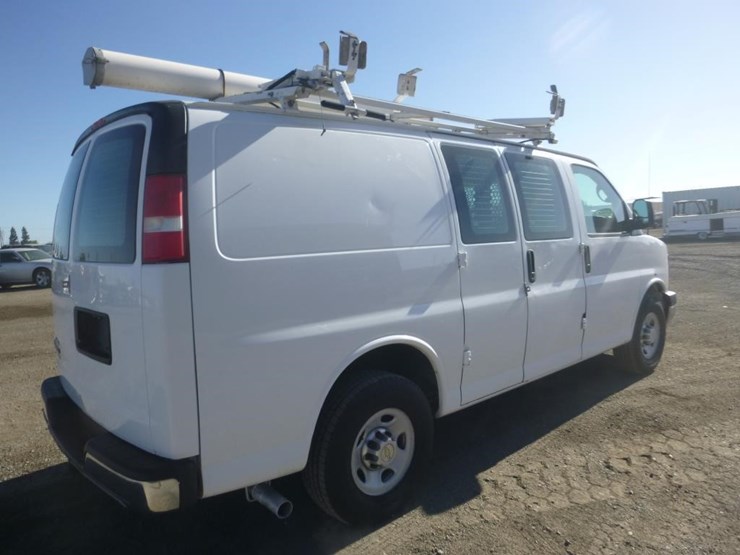 2014-chevrolet-express-2500-image-3
