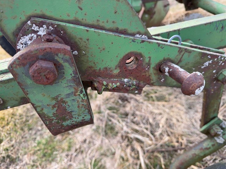 john-deere-pull-type-three-bottom-plow-image-14