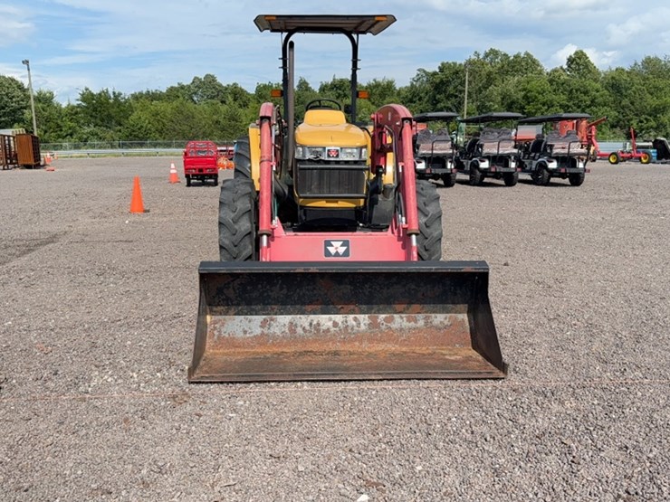 #3024-•-massey-ferguson-mf3635-tractor-image-2