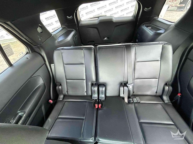 2016-ford-explorer-image-21