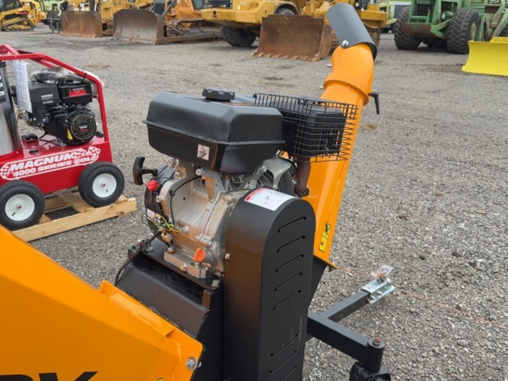 #2077-•-chery-industrial-towable-wood-chipper-image-4