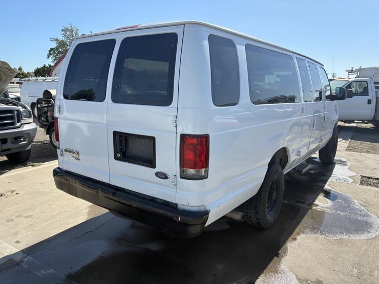 2007-ford-e350-image-3