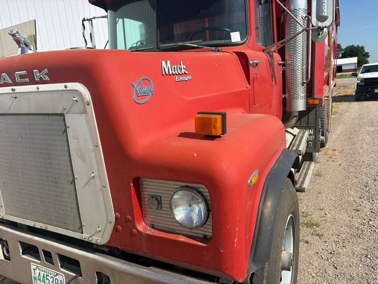 1986-mack-valueliner-image-29