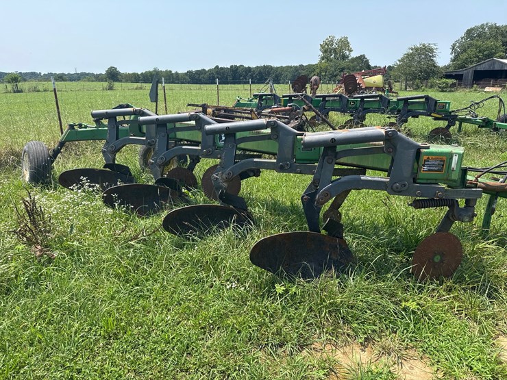john-deere-2810-image-2
