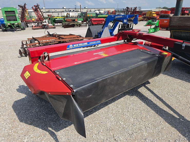 new-holland-210m-image-3