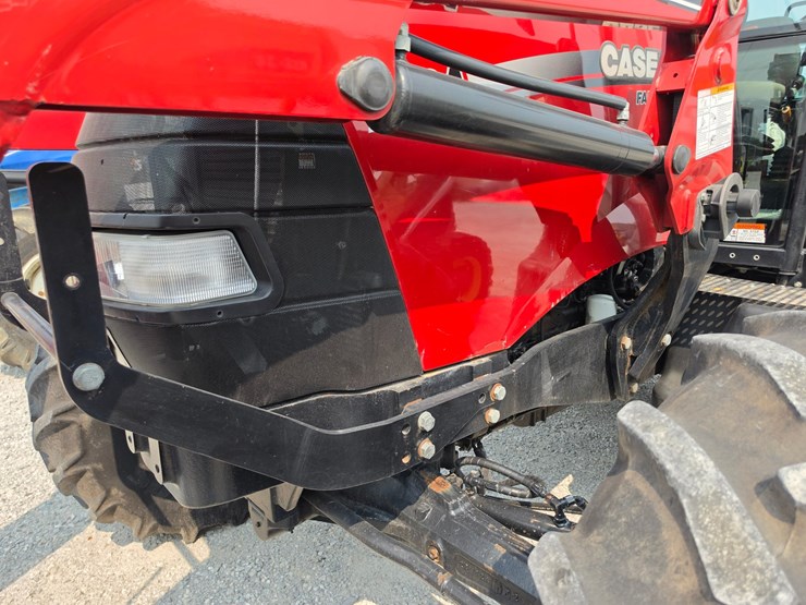 case-ih-farmall-140a-image-8