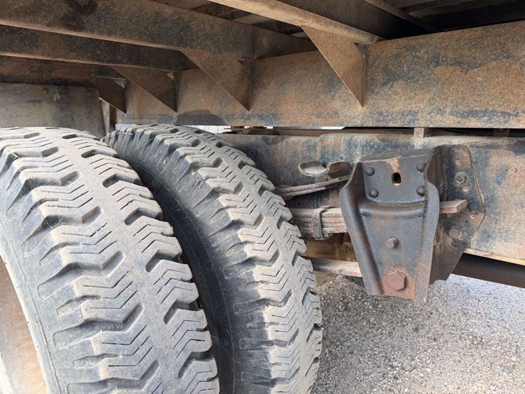 1979-ihc-1700-single-axle-grain-truck,-15’-steel-box-with-622-schwarts-hoist,-steel-floor,-136k-mile-image-33