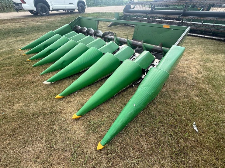 john-deere-8-image-1