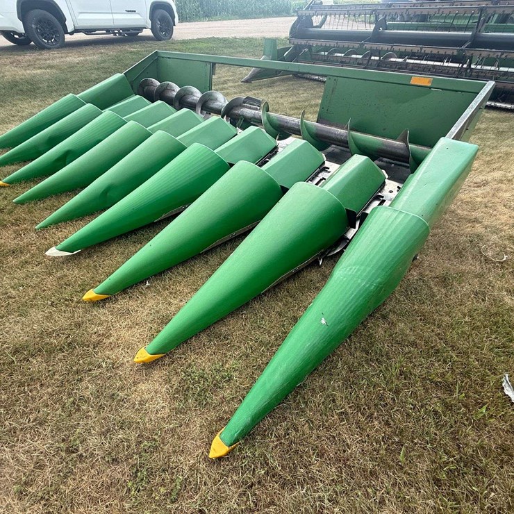 JOHN DEERE 8