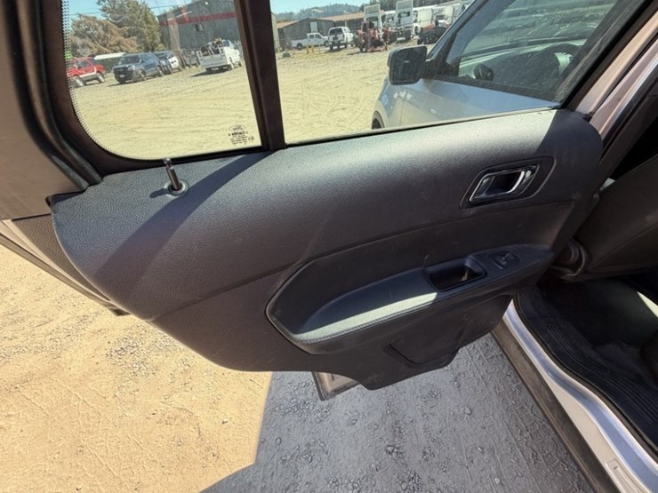 2018-ford-explorer-image-22