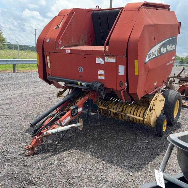 NEW HOLLAND BR740