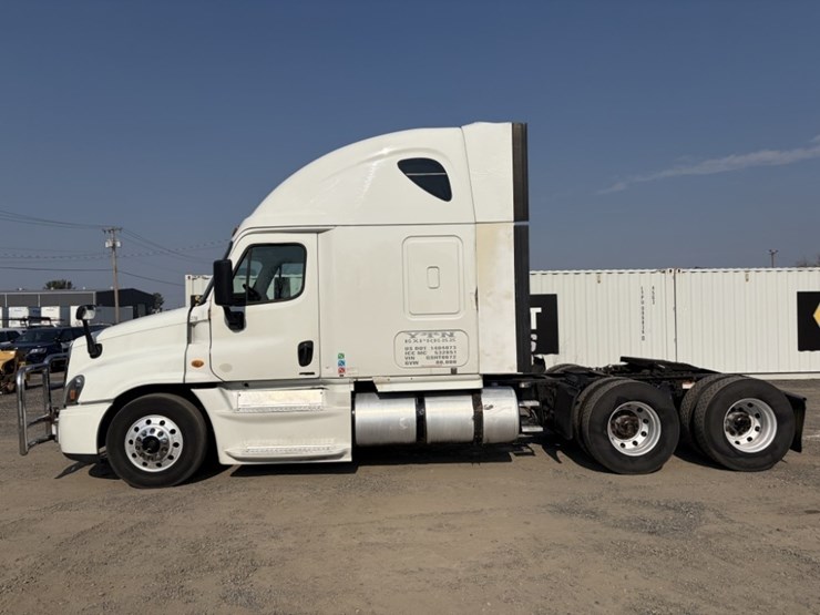 2016-freightliner-cascadia-t/a-sleeper-truck-image-7