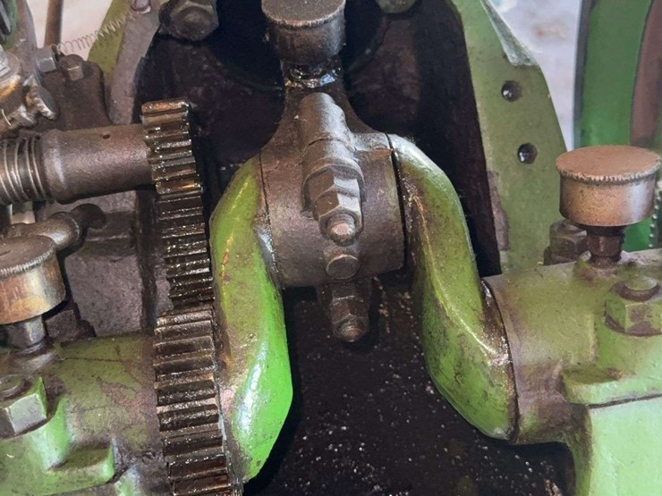 root-and-vandervoort-john-deere-4-horse-hit-and-miss-engine-with-cart-image-17