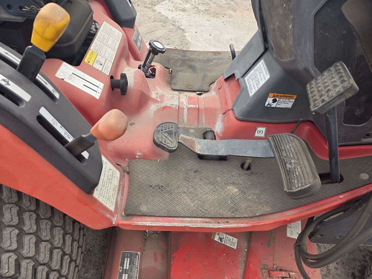 2005-massey-ferguson-gc2300-image-12