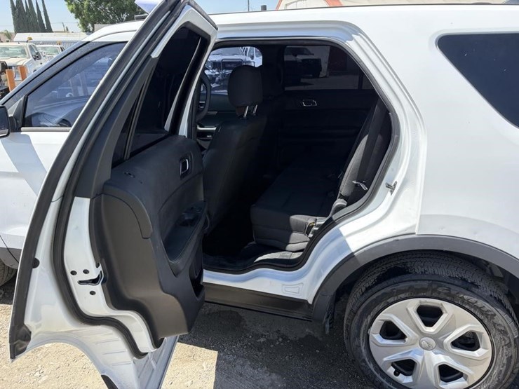 2018-ford-explorer-image-12