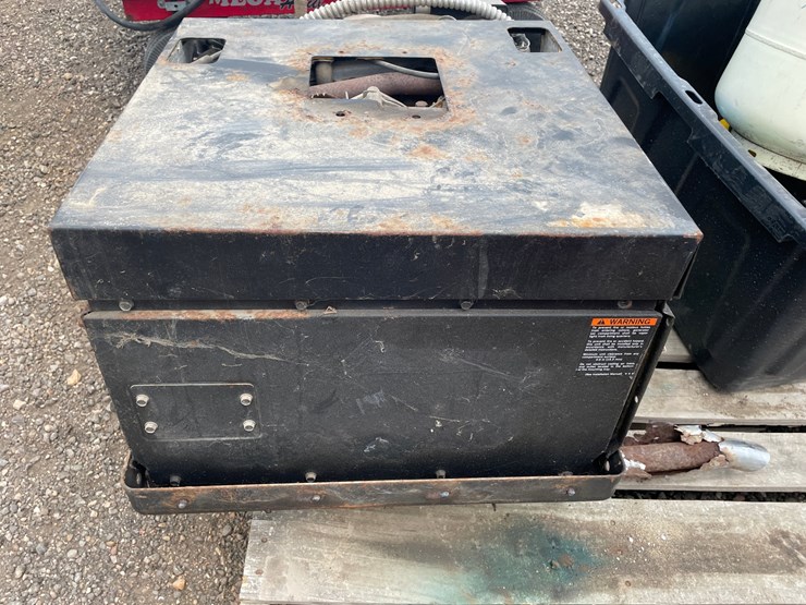 #4574-•-onan-marquis-7000-generator-image-3