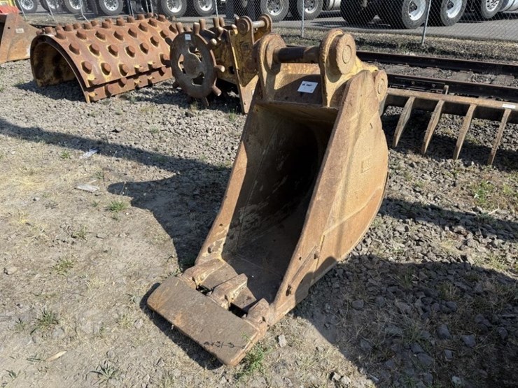 cat-24"-dig-bucket-w/cutting-edge-image-2