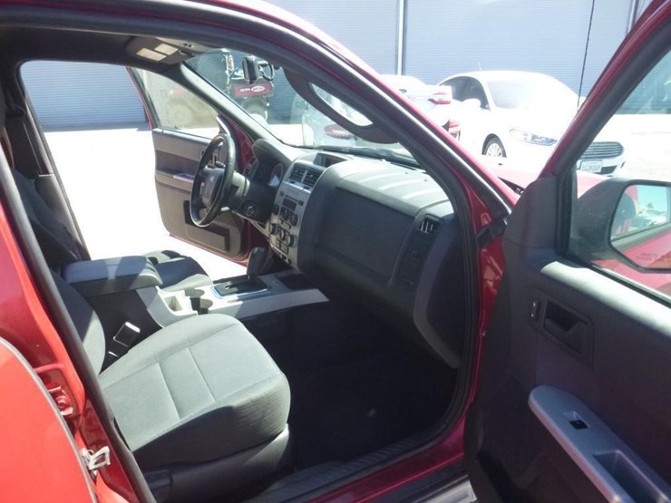 2011-ford-escape-image-6