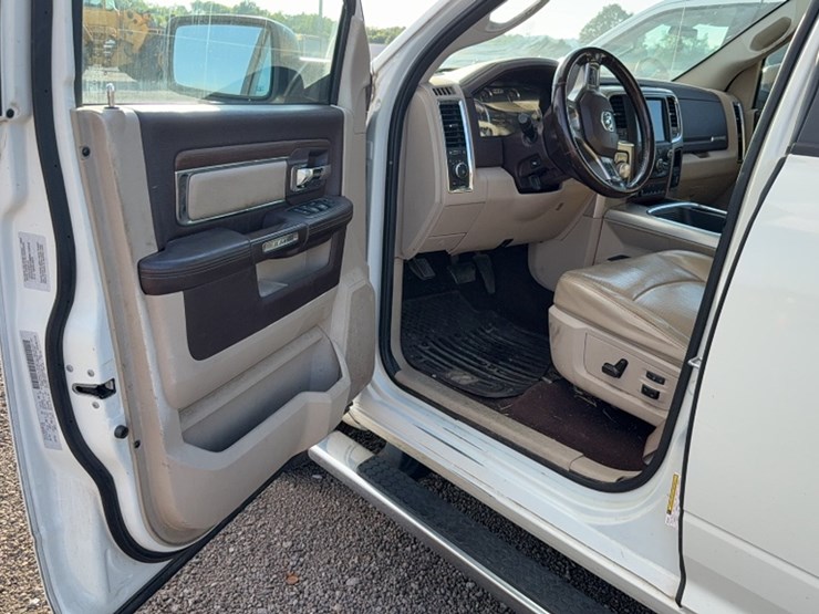2016-dodge-1500-image-17