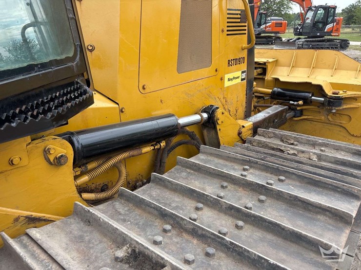 2015-caterpillar-d6k2-lgp-image-16