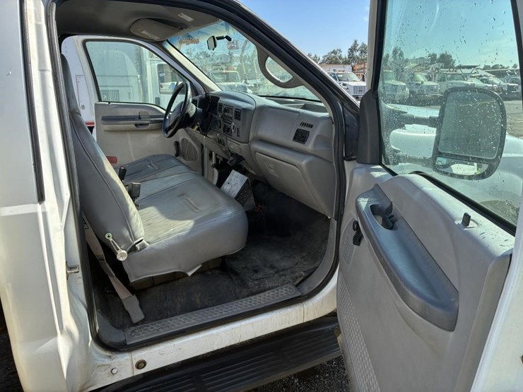 2001-ford-f350-image-15