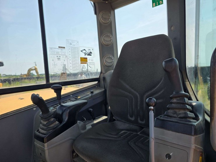 2007-volvo-ecr88-image-38